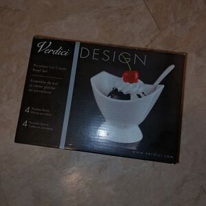 3/25$💚Porcelain  ice cream bowl set nwt